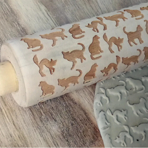 An adorable cat-themed kitchen rolling pin, perfect for adding a touch of feline charm to your baking adventures. The rolling pin features cute cat illustrations, making it a delightful and functional addition to your kitchen tools.